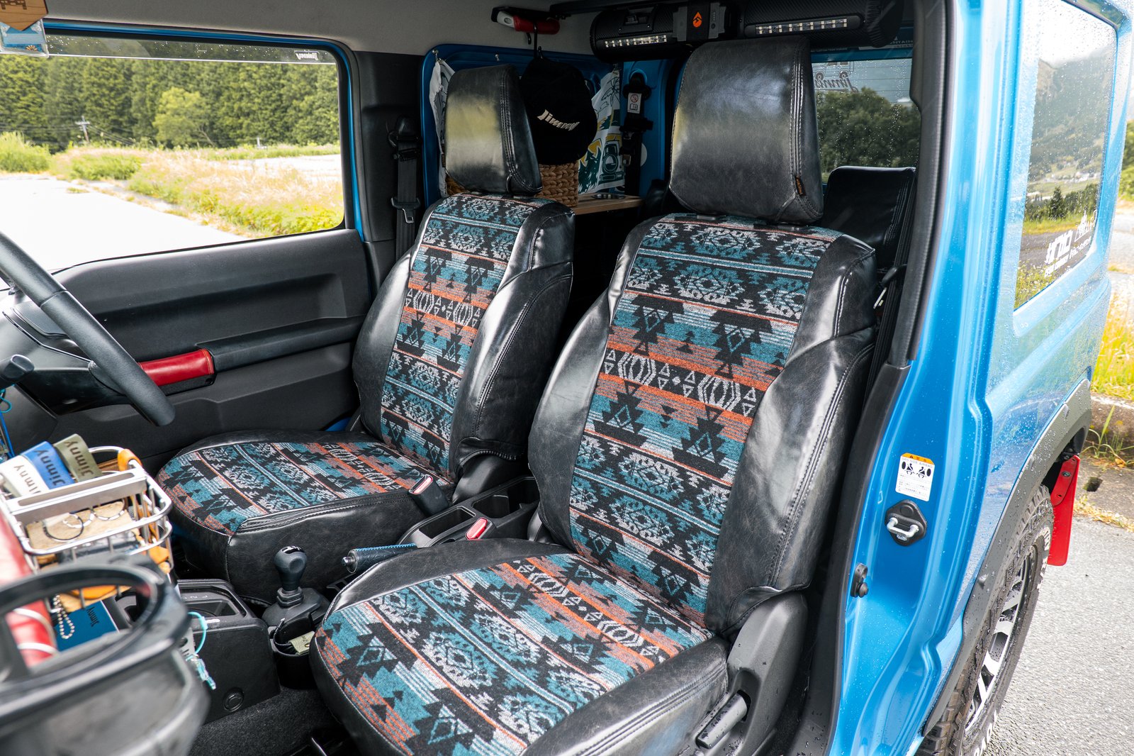 Sandii KACHINA を装着したジムニーの運転席・助手席