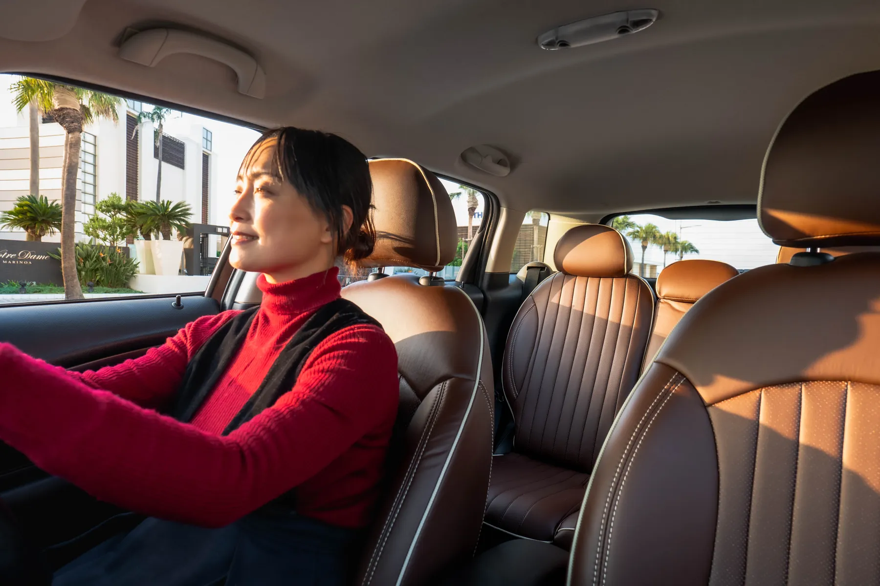 ガレットを装着したMINIの車内で運転する人物