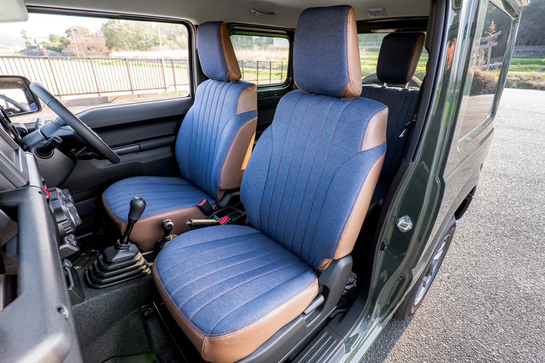 DENIM BLUE FRONTのジムニー実車写真