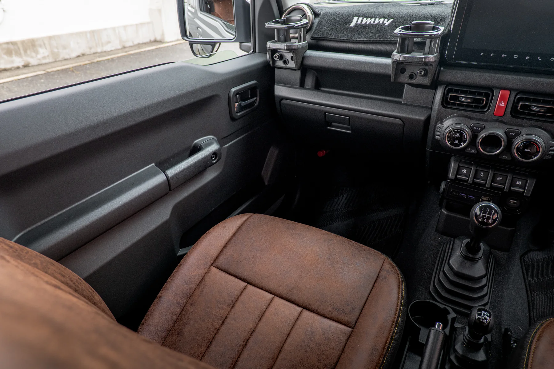 LEATHERY CABINのジムニー実車写真