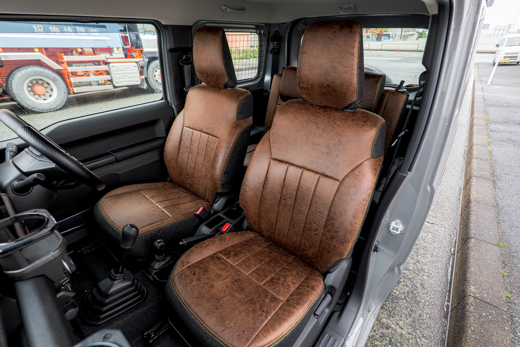 LEATHERY FRONTのジムニー実車写真