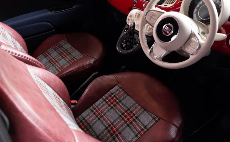 サムネイル画像：赤色の革とチェックの布地のツートンカラーシート